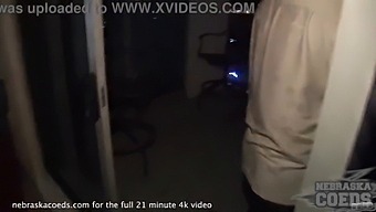 Joven Chica Talla Una Calabaza Y Tiene Sexo Con Ella En Video De Halloween