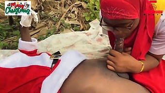 Encontro Romântico De Casa De Fazenda Do Casal Nigeriano. Inscreva-Se No Red
