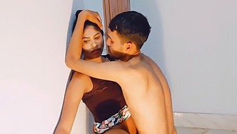 El Encuentro Íntimo De Hanif Y Sumona Con La Vagina Húmeda De Su Hermanastra