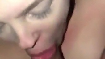 Le Abilità Orali Della Bellissima Fidanzata Vengono Catturate Dalla Telecamera